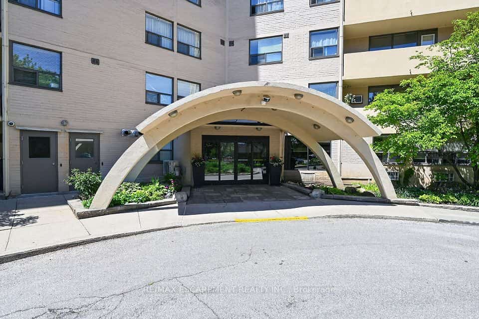 700 Dynes Road #101, Burlington, ON L7N 3M2