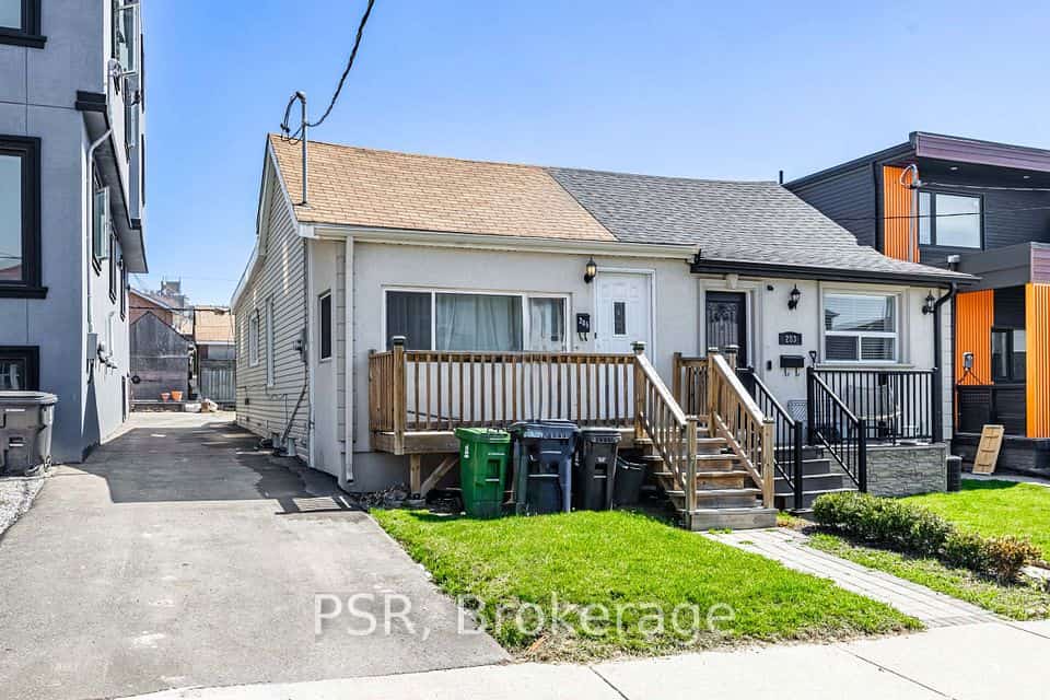 285 Robina Avenue, Toronto, ON M6C 3Y9