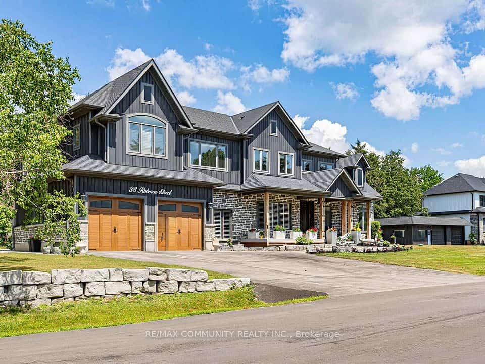 38 Robmar Street E, Whitby, ON L1M 1T7