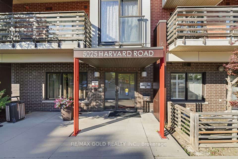 5025 Harvard Road #211, Mississauga, ON L5M 0W6