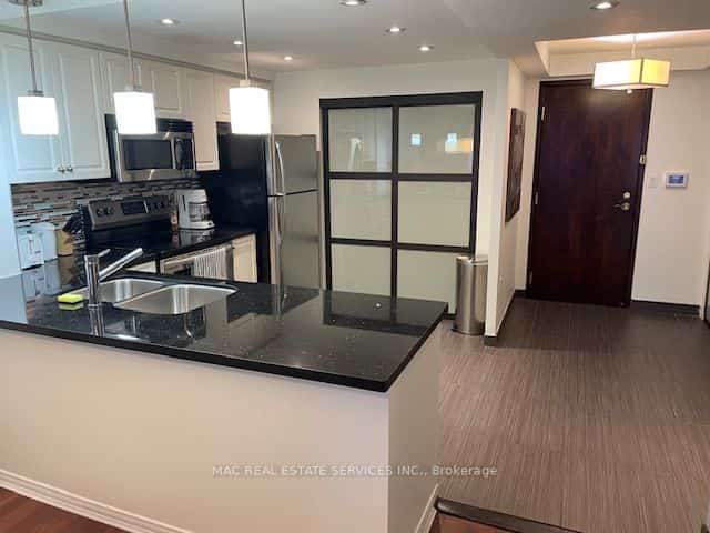 28 Hollywood Avenue #1510, Toronto, ON M2N 6S4