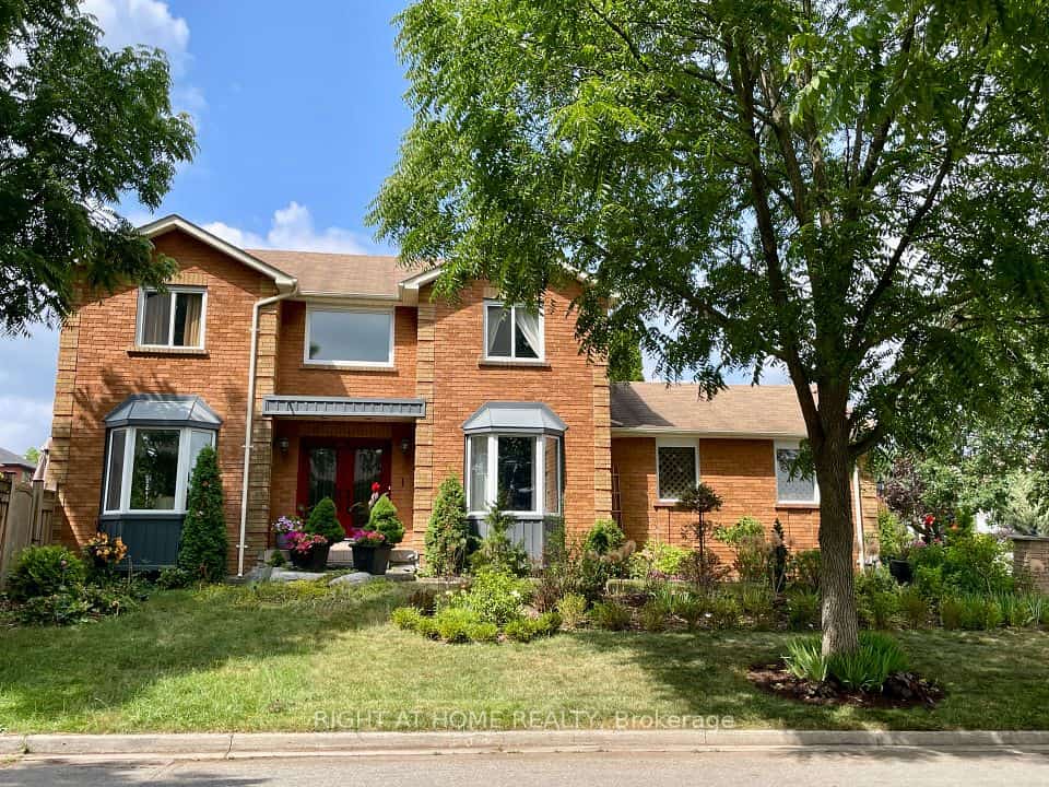 1689 Major Oaks Road, Pickering, ON L1X 1X1
