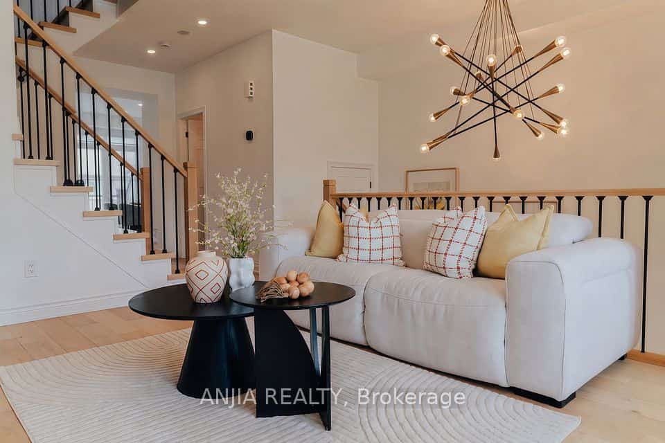 221 Dundas Way, Markham, ON L6E 0S8