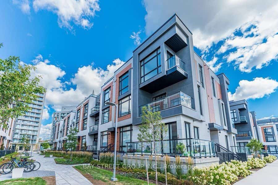 14 David Eyer Road #1007, Richmond Hill, ON L4S 0N4