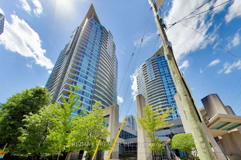 33 Elm Drive W #612, Mississauga, ON L5B 4M1