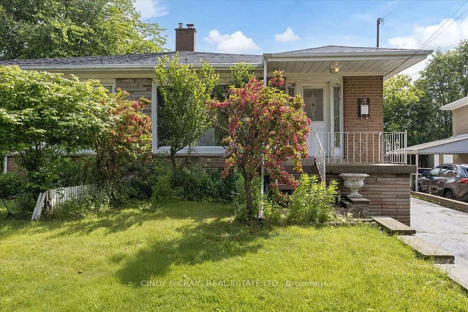 75 Lochleven Drive, Toronto, ON M1M 2E9