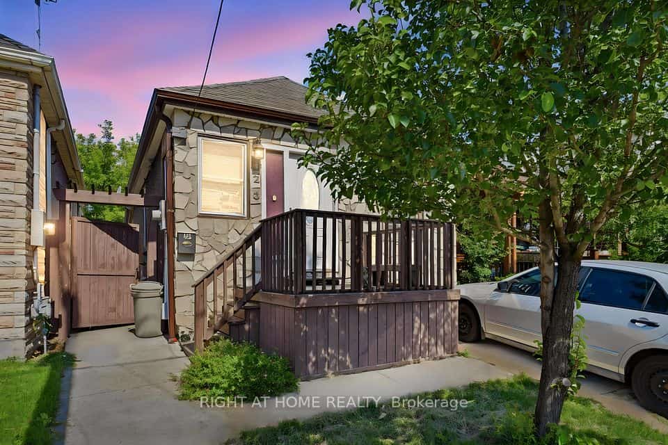123 Crosthwaite Avenue N, Hamilton, ON L8H 4V4