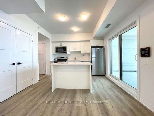 15 Kneeshaw Drive #102, Barrie, ON L9J 0X9