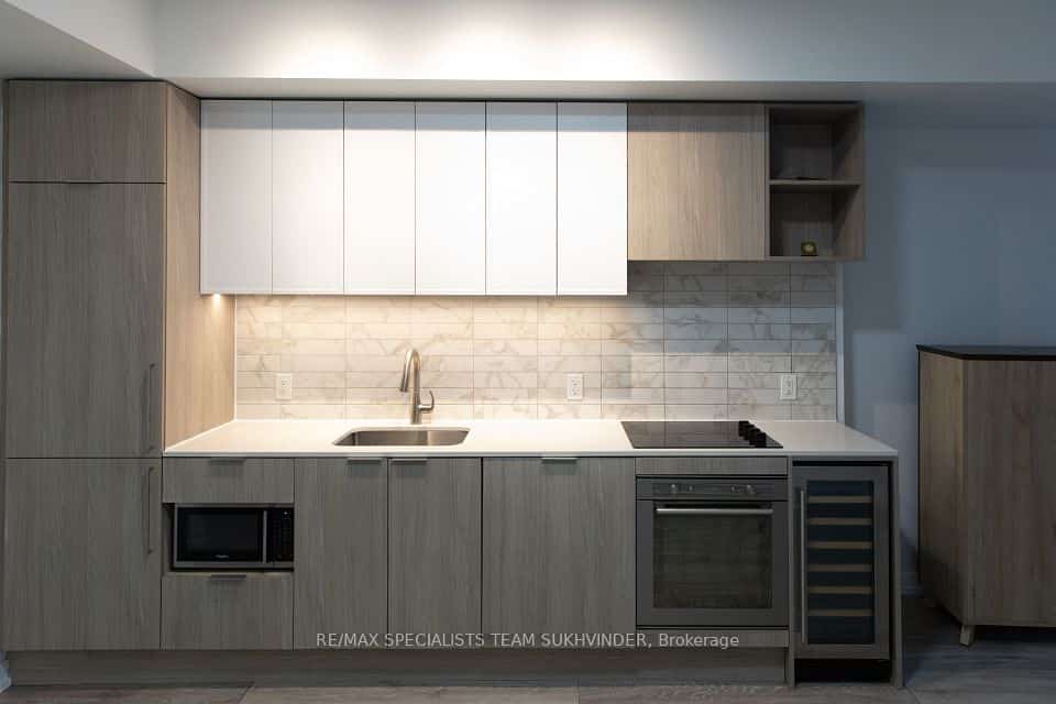 2020 Bathurst Street #637, Toronto, ON M5P 0A6