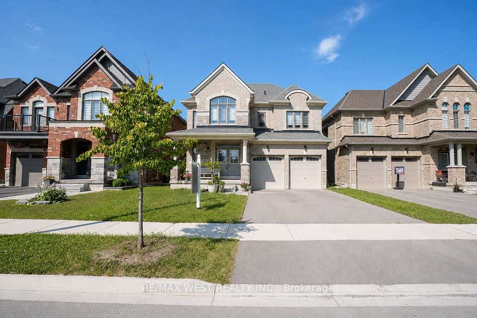 206 Dog Wood Boulevard, East Gwillimbury, ON L9N 0X1