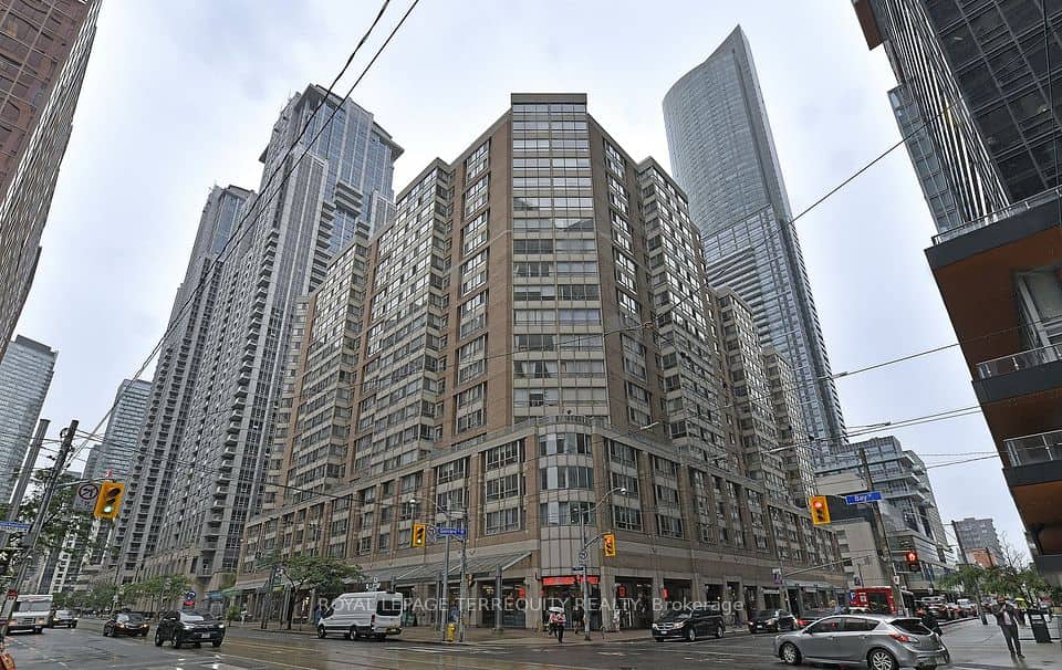 711 Bay Street, Toronto