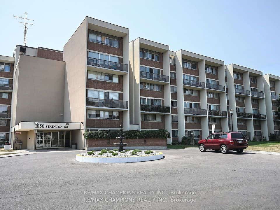 1050 Stainton Drive E #112, Mississauga, ON L5C 2T7