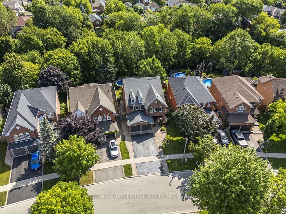 103 Gartshore Drive, Whitby, ON L1P 1N8