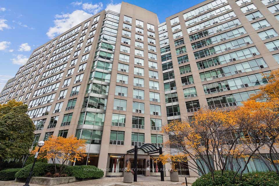 942 Yonge Street #418, Toronto, ON M4W 3S8