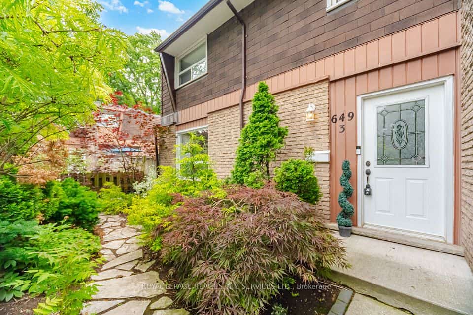 649 Francis Road #3, Burlington, ON L7T 3X6