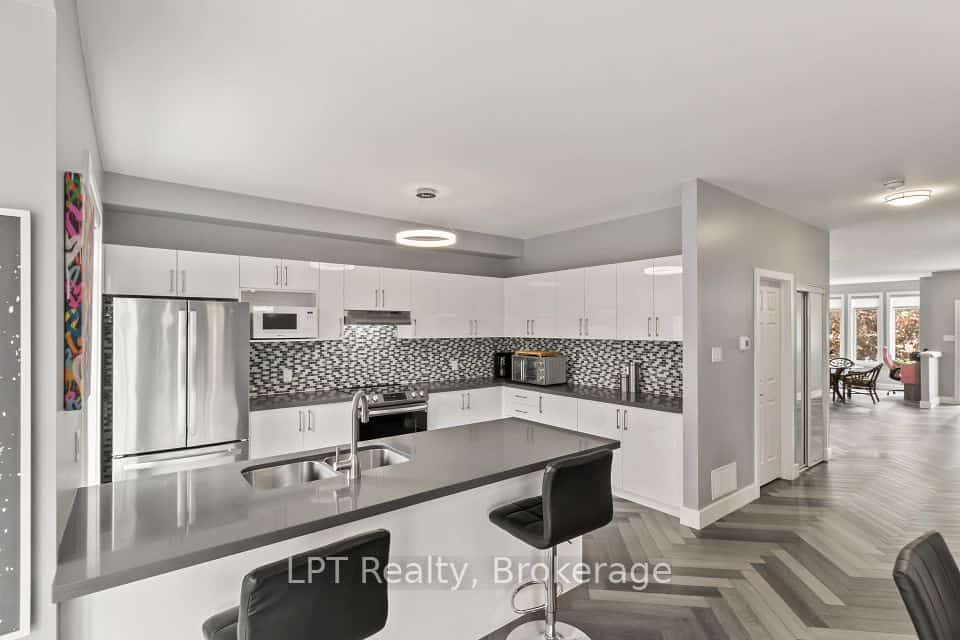 111 Bayview Avenue, Georgina, ON L4P 3Z3