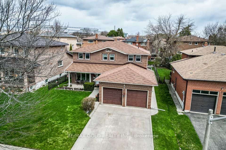 9 Princeton Terrace, Brampton, ON L6S 3S4