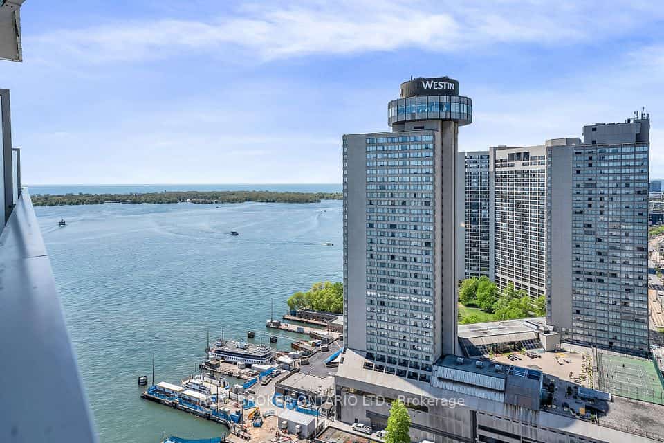 15 Queens Quay E #2706, Toronto, ON M5E 0C5