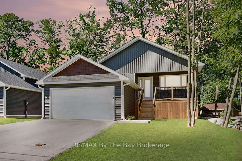 16 CARIBBEAN Drive, Wasaga Beach, ON L9Z 2W3