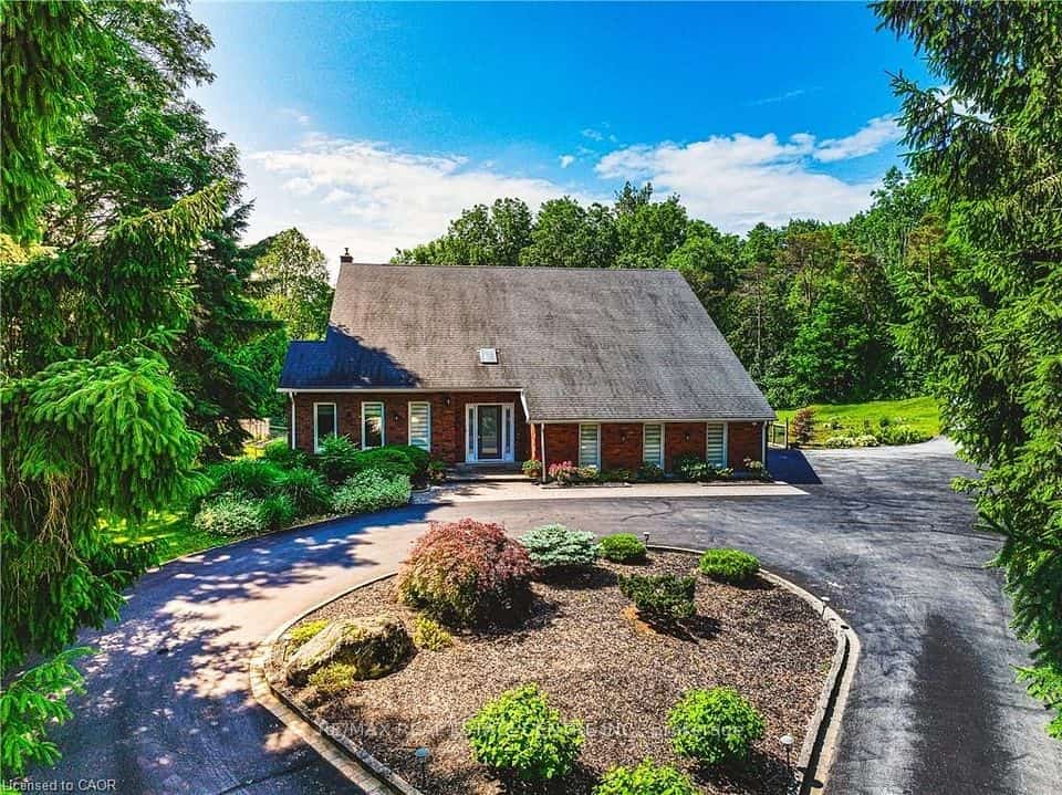 6 Iris Court, Hamilton, ON L0R 1H3
