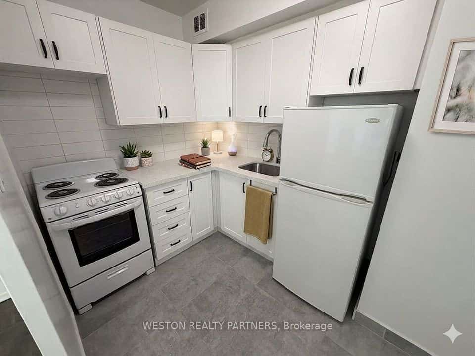 171 Erskine Avenue #502, Toronto, ON M4P 2L6