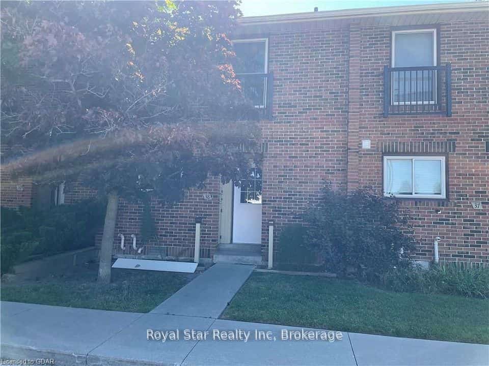 201 Silvercreek Parkway N #38, Guelph, ON N1H 3T4