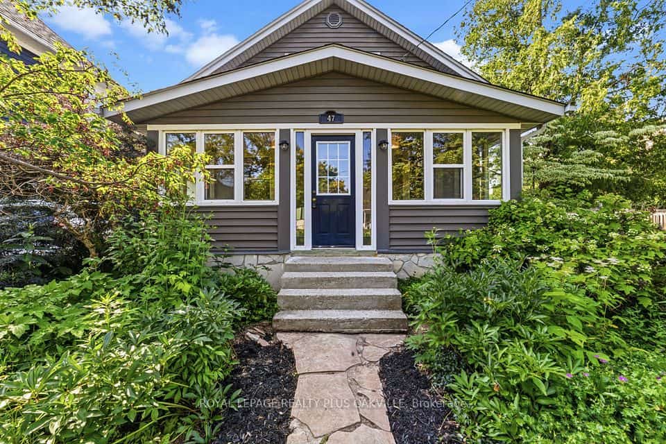 47 Stewart Street, Oakville, ON L6K 1X6