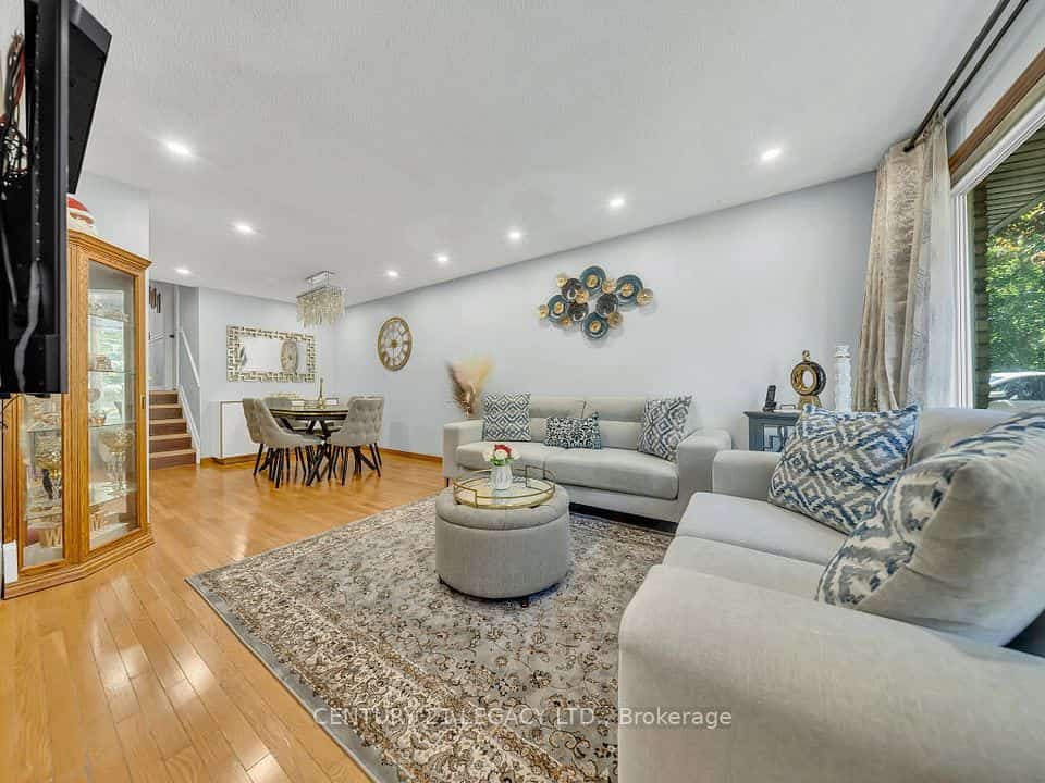 957 Francis Road, Burlington, ON L7T 3Z1