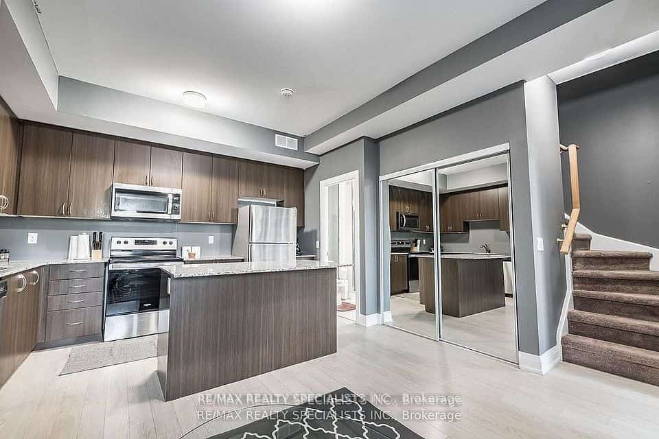 5279 Highway 7, Vaughan