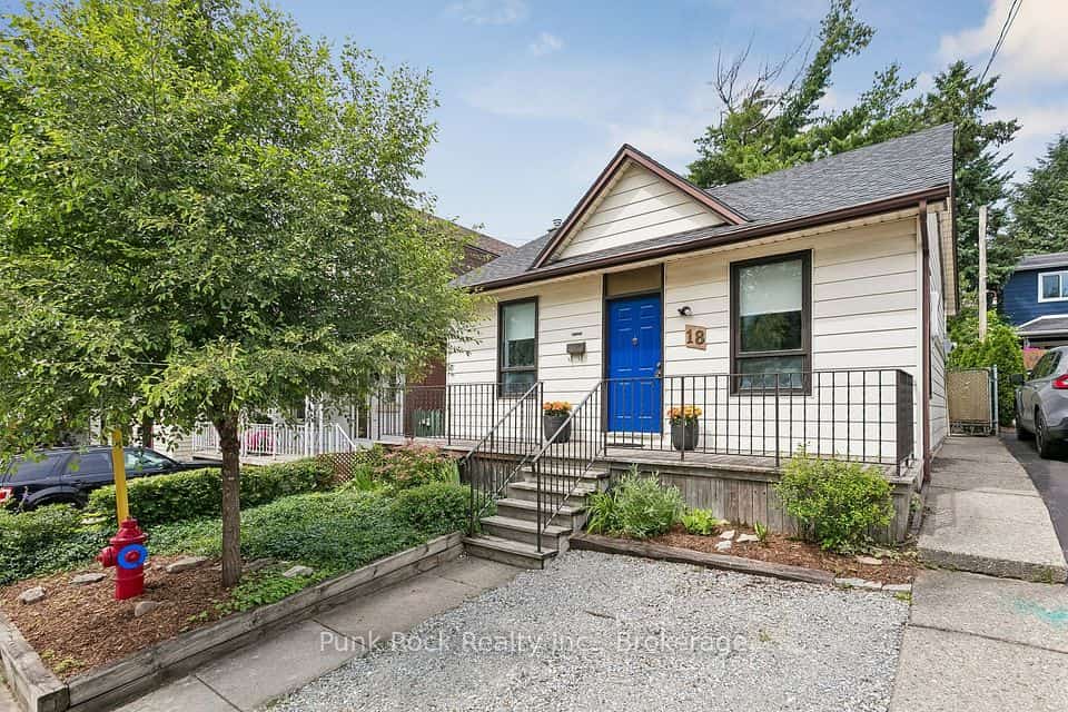18 Lochearne Street, Hamilton, ON L8R 1V8
