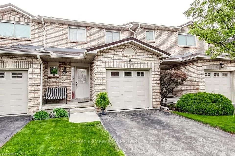 391 STONE CHURCH Road E #22, Hamilton, ON L9B 2H2