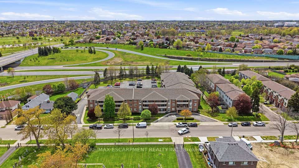 416 Limeridge Road #303, Hamilton, ON L9A 2S7