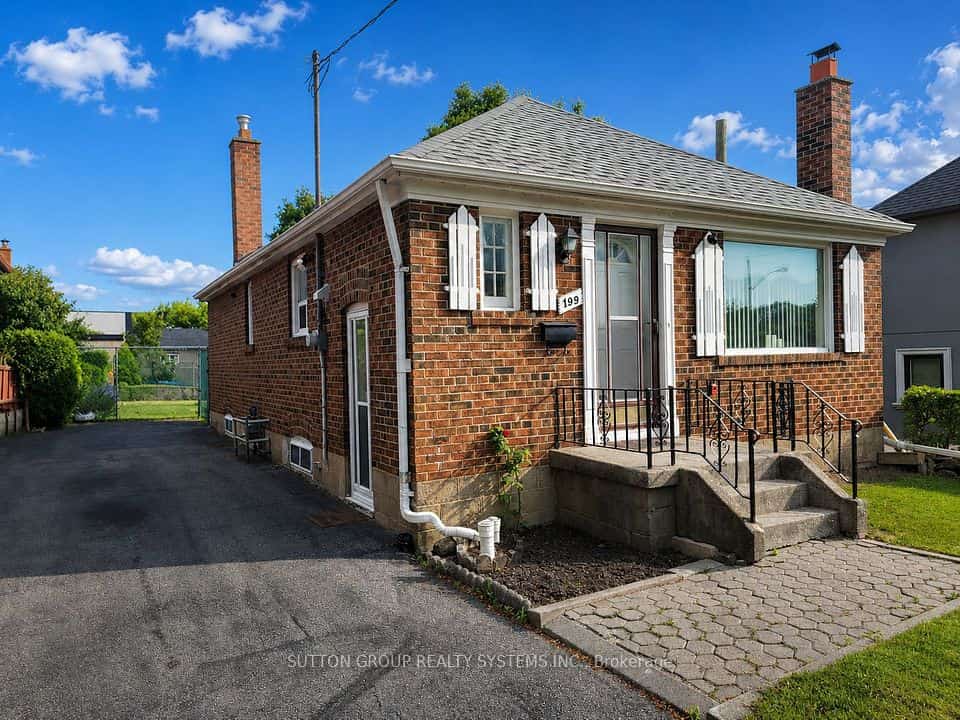 199 Strathnairn Avenue, Toronto, ON M6M 2G6
