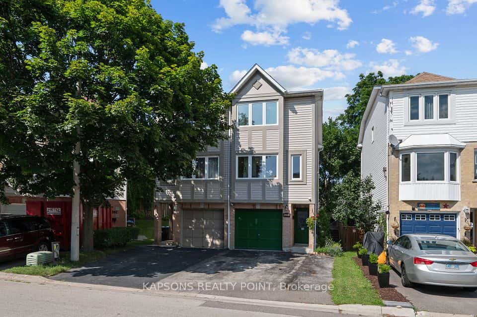 1255 Woodhill Court, Mississauga, ON L5E 3H2
