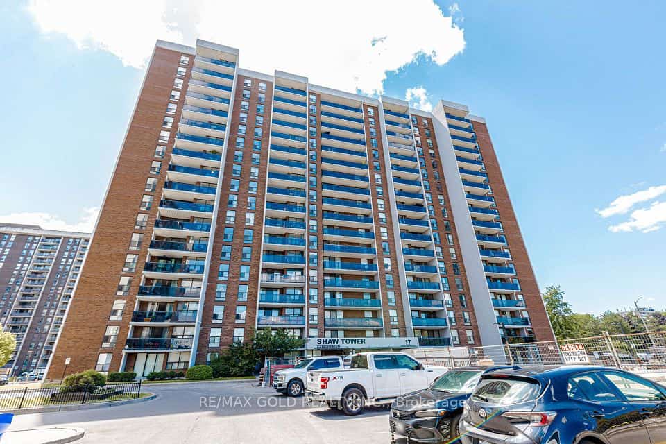 17 Knightsbridge Road #905, Brampton, ON L6T 3X9