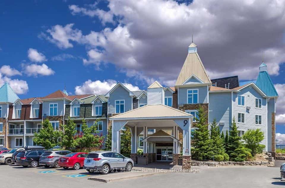 9 Harbour Street E, Collingwood, ON L9Y 5C5