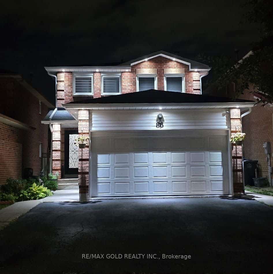 86 Whitehaven Drive, Brampton, ON L6Z 2R4