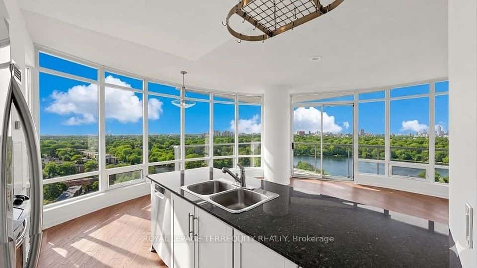 15 Windermere Avenue #2205, Toronto, ON M6S 5A2
