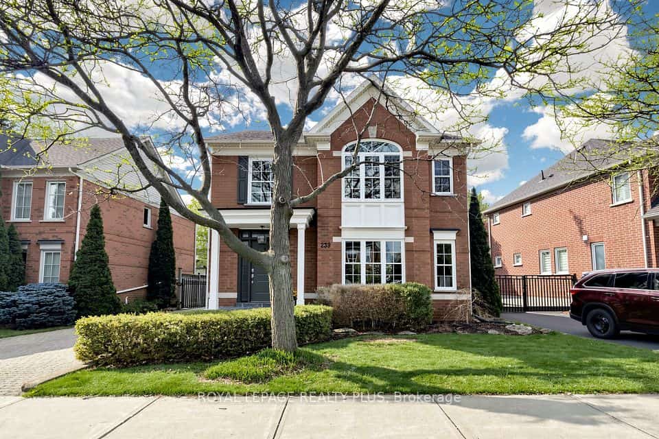 239 Westfield Trail, Oakville, ON L6H 6H8