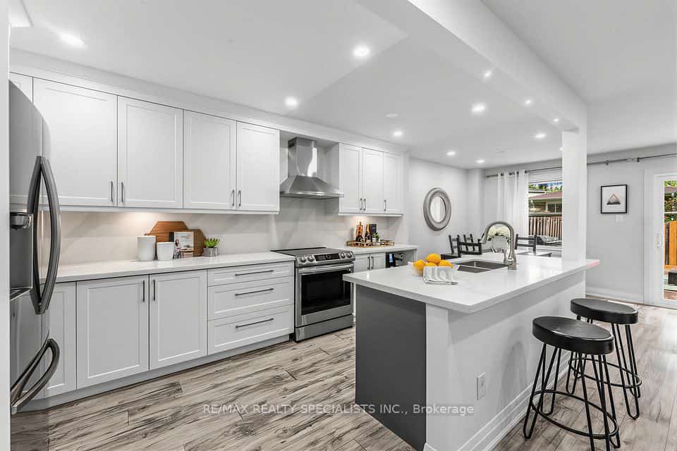 405 Hyacinthe Boulevard #7, Mississauga, ON L5A 3N1