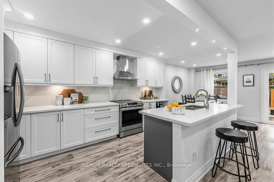 405 Hyacinthe Boulevard, Mississauga