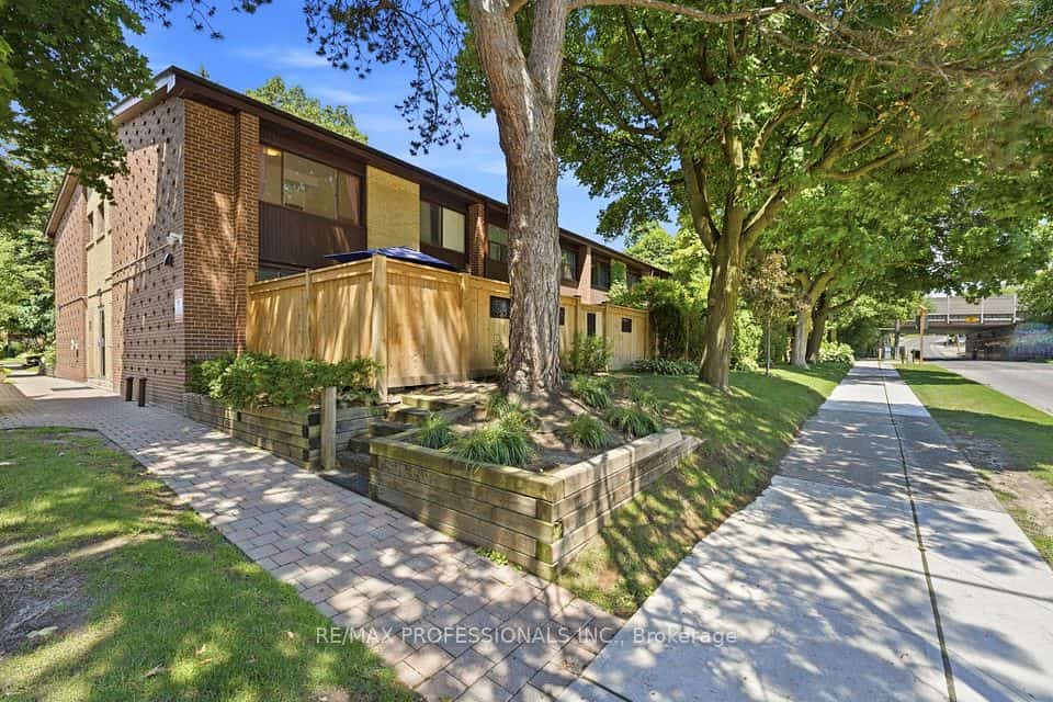 48 Three Valleys Drive #12, Toronto, ON M3A 3B5
