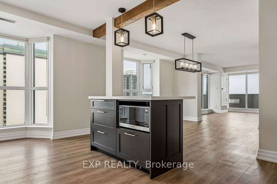 67 Caroline Street S #1304, Hamilton, ON L8P 3K6