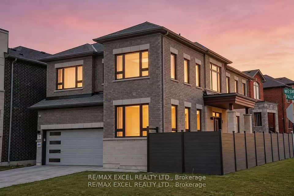 231 Fallharvest Way, Whitchurch-Stouffville, ON L4A 5C2