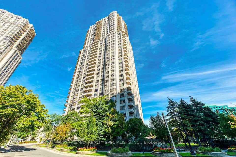 25 Kingsbridge Garden Circle W #924, Mississauga, ON L5R 4B1
