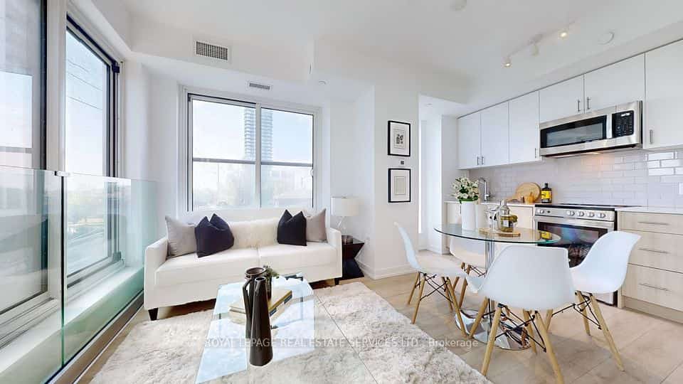 1195 The Queensway #213, Toronto, ON M8Z 0H1