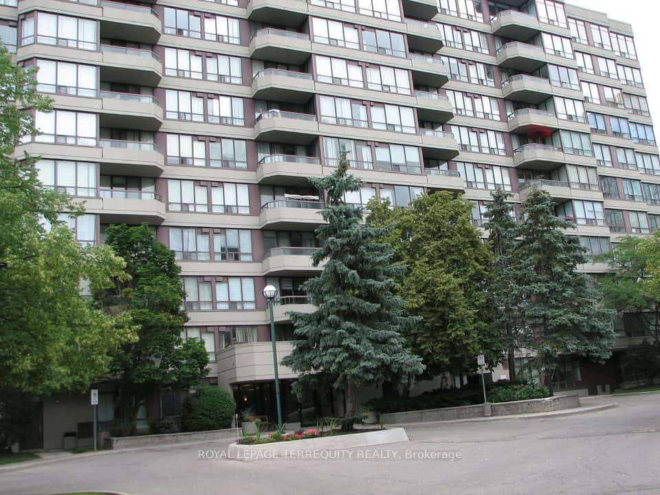 81 Townsgate Drive #306, Vaughan, ON L4J 8E6