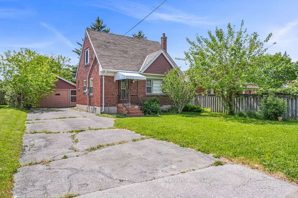 4 Sunray Crescent, Toronto, ON M3M 2C5