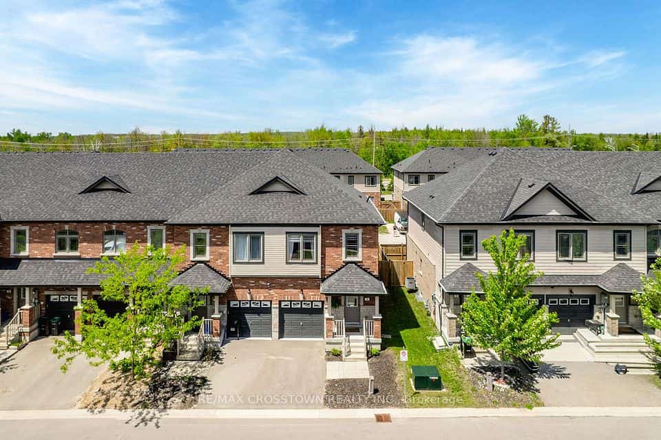 18 Deneb Street, Barrie, ON L4M 0K6