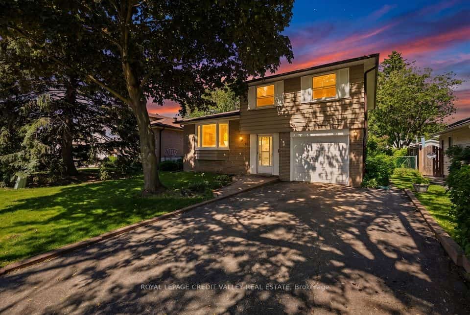 32 Farmington Drive, Brampton, ON L6W 2V2